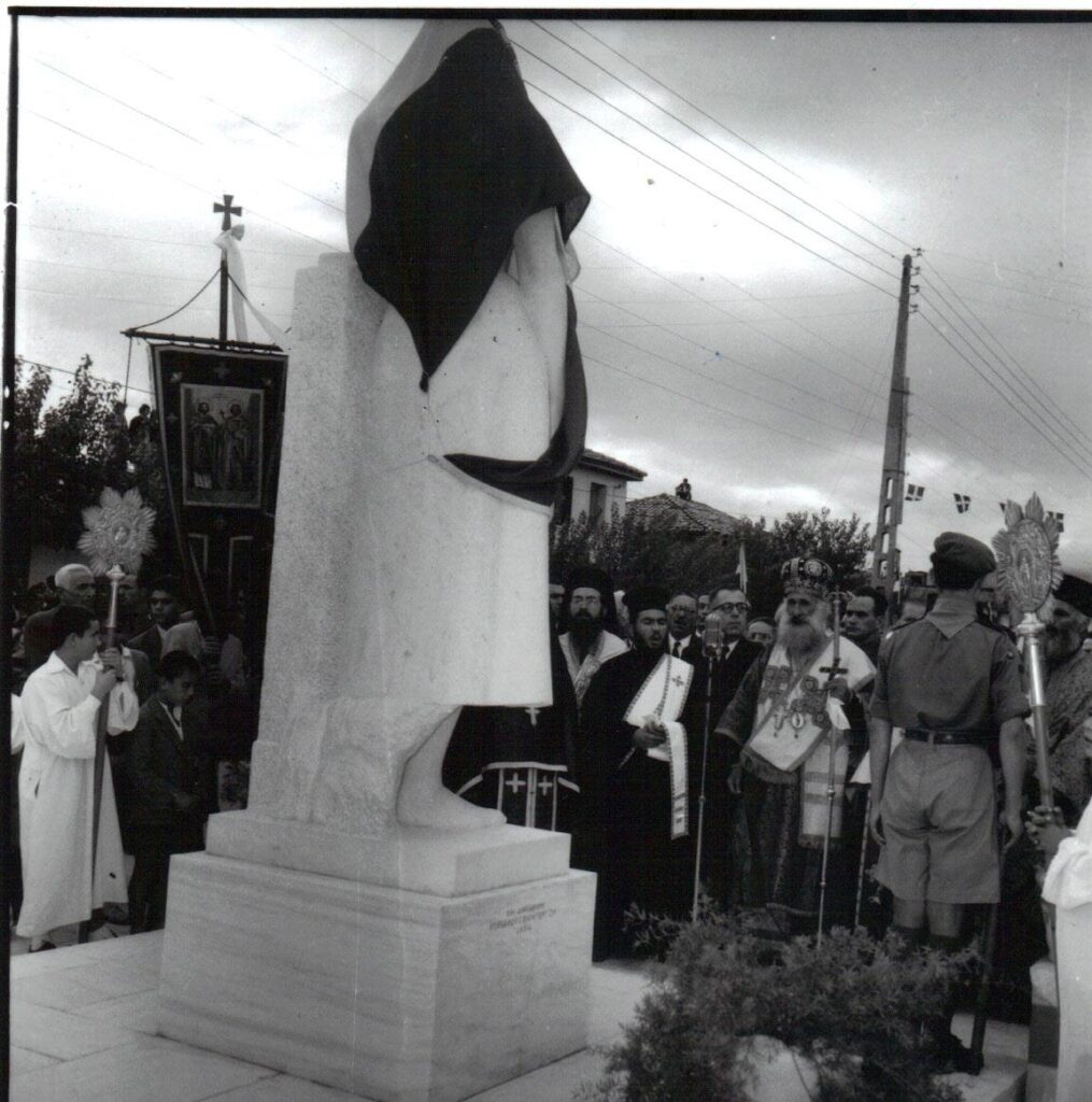 Φωτογραφία από τα εγκαίνια στο Άγαλμα της Μητέρας (Αρχείο Λουκά Χριστοδούλου)