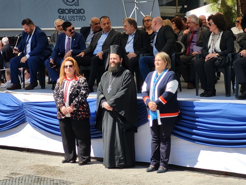 Η Δήμαρχος Λευκονοίκου Κύπρου πλάι στη Δήμαρχος Νέας Ιωνίας και τον εκπρόσωπο της Μητρόπολης