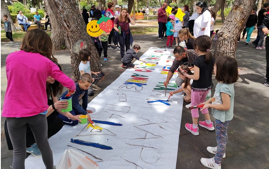Κυριακή της διαμαρτυρίας στο Παναιτώλιο - "Φτιάξτε την παιδική Χαρά" με ζωγραφιές παιδιών