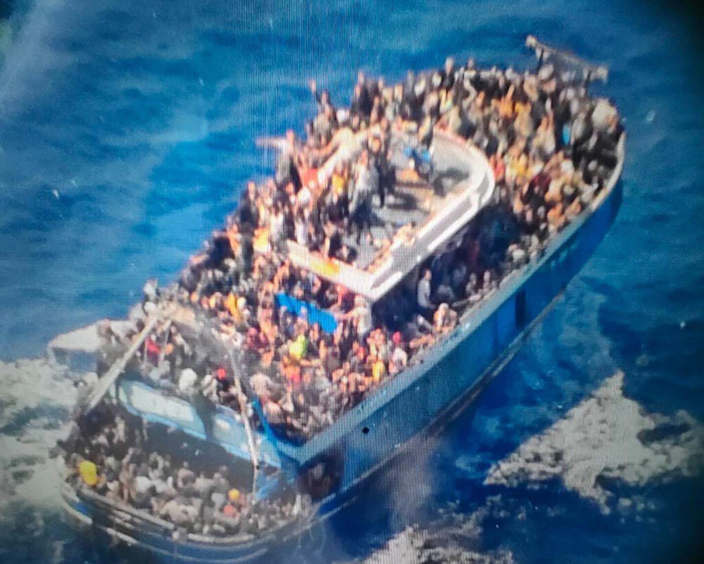 Φόβοι για 100 νεκρά παιδιά στο ναυάγιο της Πύλου - Σοκαριστικές εικόνες από την "καραβιά" ανθρώπων