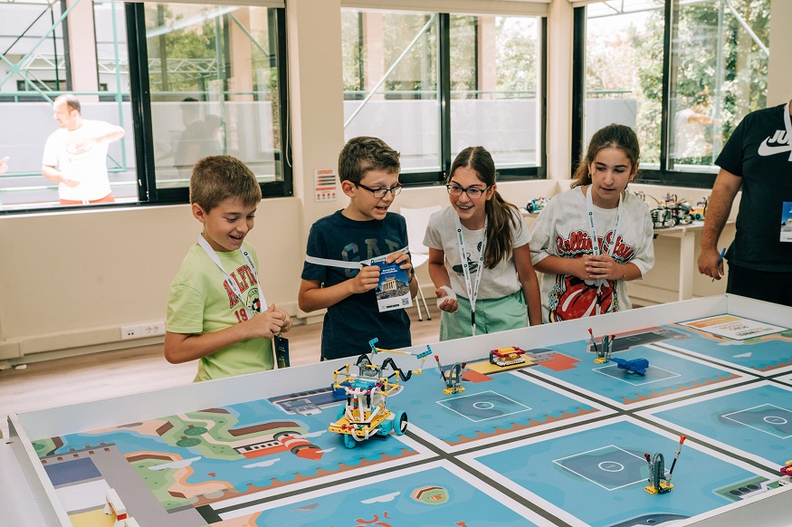 Στην Παγκόσμια Ολυμπιάδα Ρομποτικής επτά ελληνικές ομάδες παιδιών, με project νίκης