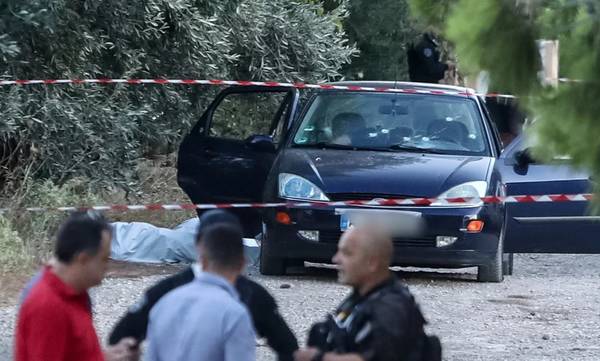 Μακελειό στην Αρτέμιδα με 6 νεκρούς - Άγνωστοι γάζωσαν αυτοκίνητο με 25 σφαίρες