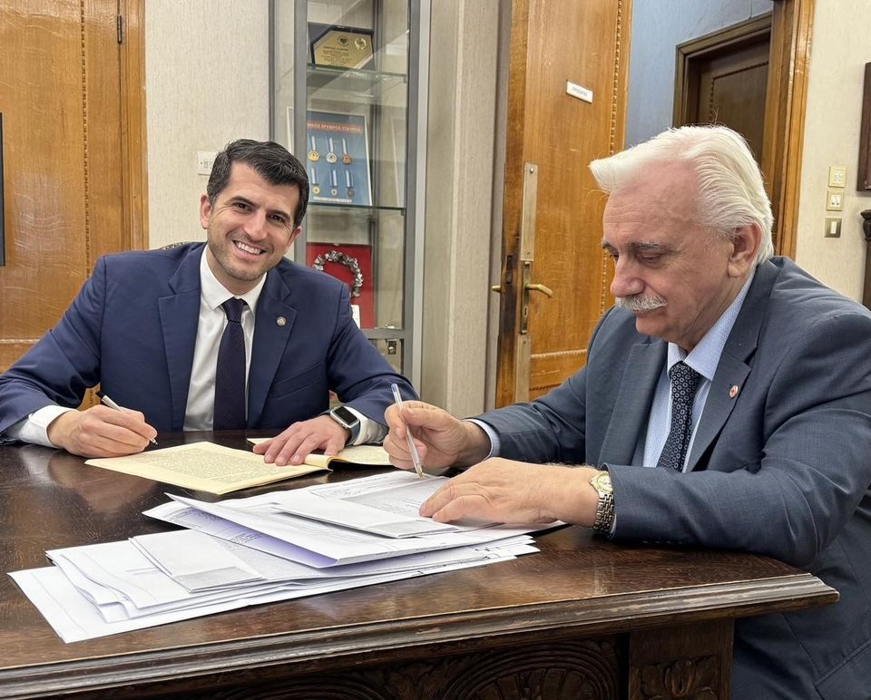Ο Πρόεδρος του Ελληνικού Ερυθρού Σταυρού, Αντώνης Αυγερινός και ο Δήμαρχος Κηφισιάς Βασίλης Ξυπολυτάς 
