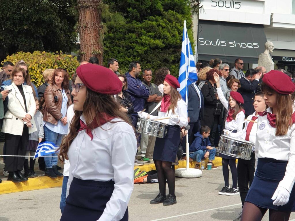 Νέα Ιωνία: Λαμπρή παρέλαση στη λεωφόρο Ηρακλείου για την εθνική επέτειο