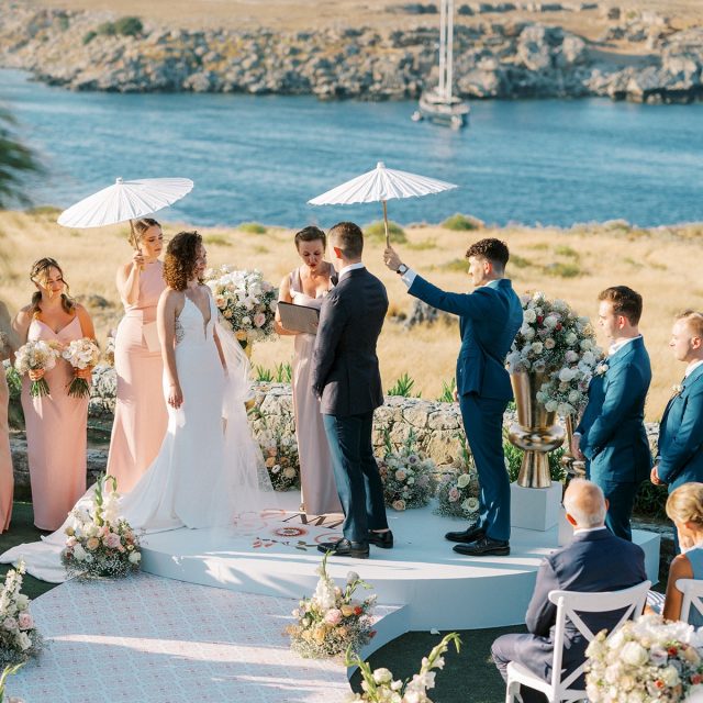 Επιχείρηση "Γάμος αλά Ελληνικά": Παραλίες και νησιά κλείνουν για V.I.P. τελετές όλο το καλοκαίρι