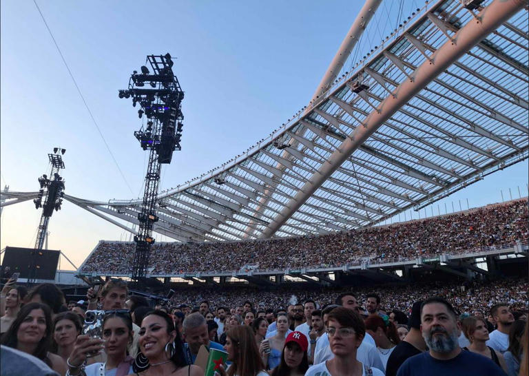 Coldplay: 122.000 άνθρωποι στη συναυλία της χρονιάς το Σαββατοκύριακο στο ΟΑΚΑ
