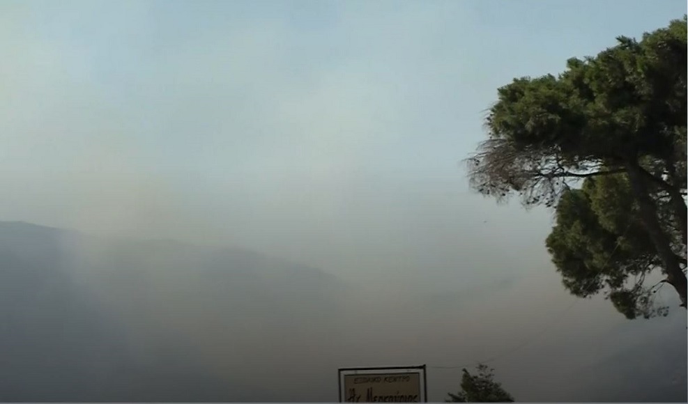 Φωτιά στην Πάρνηθα: Ριπές ανέμου με ένταση 100 χιλιομέτρων επεκτείνουν το μέτωπο